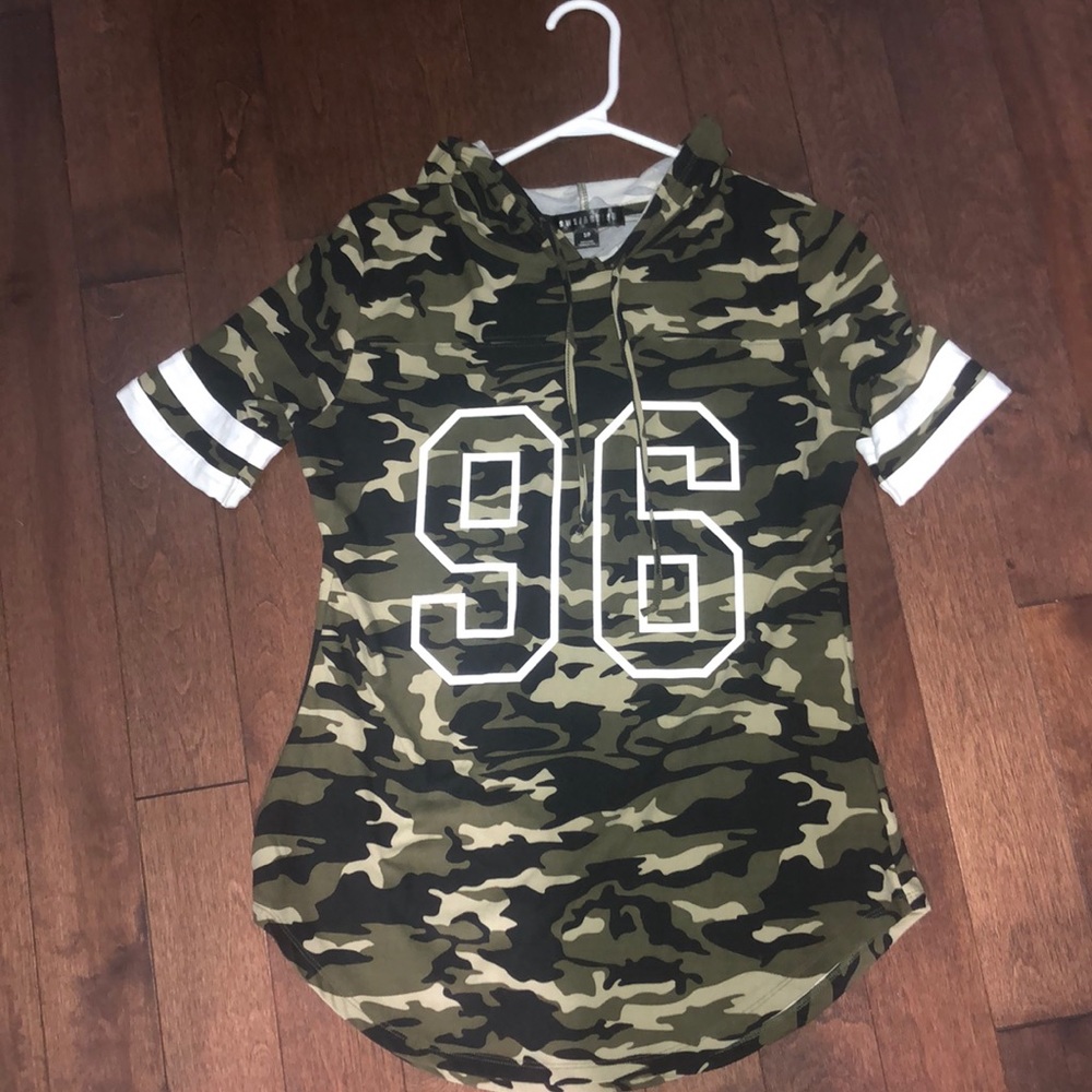 hoodie top. i’m not sure what it’s called.